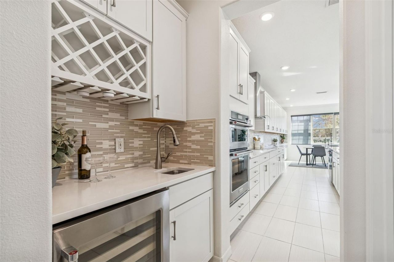 18937 Willowmore Cedar Drive, Lutz, FL 33558 Photo