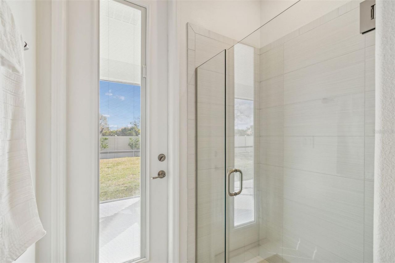 18937 Willowmore Cedar Drive, Lutz, FL 33558 Photo