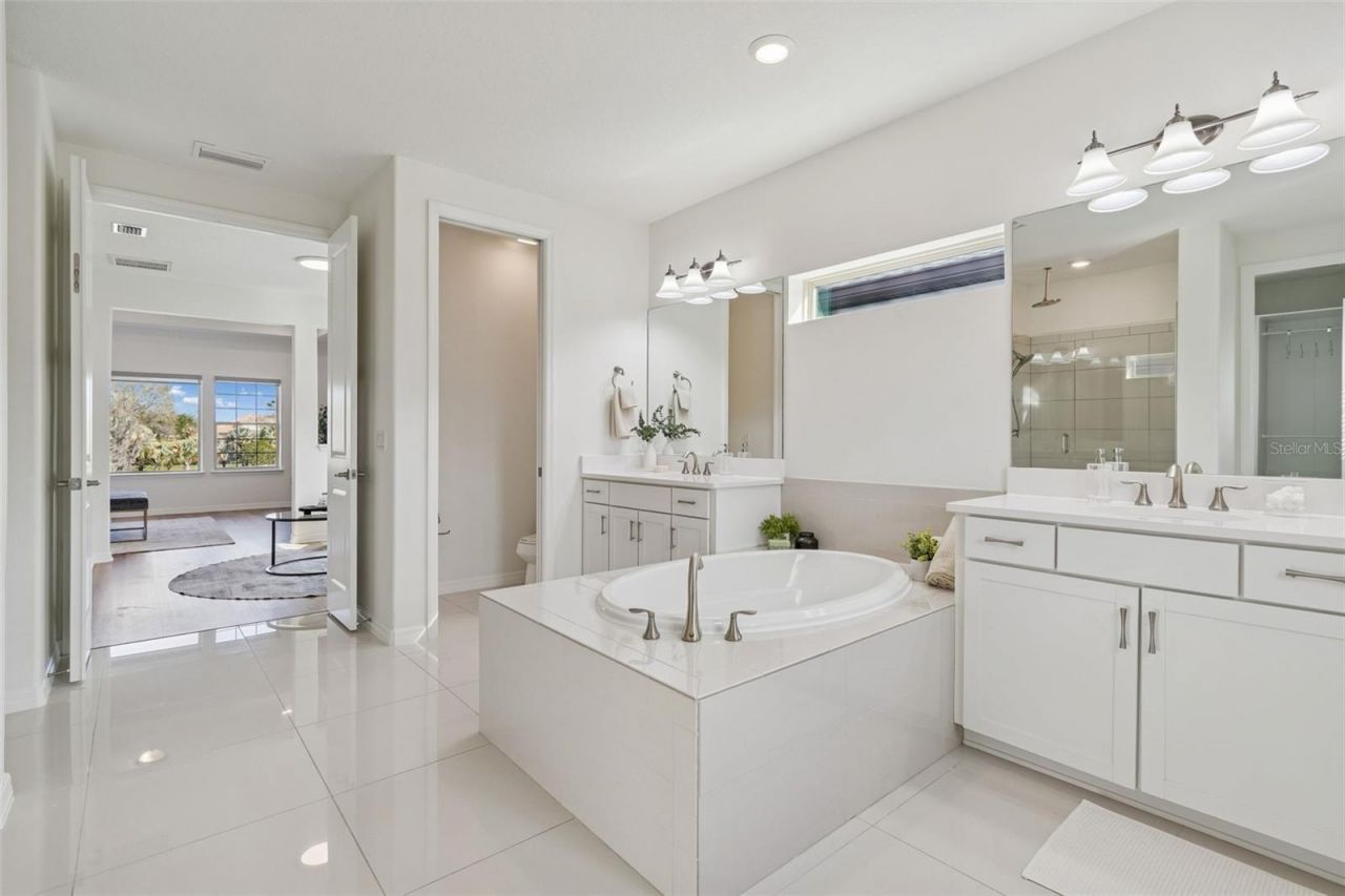 18937 Willowmore Cedar Drive, Lutz, FL 33558 Photo