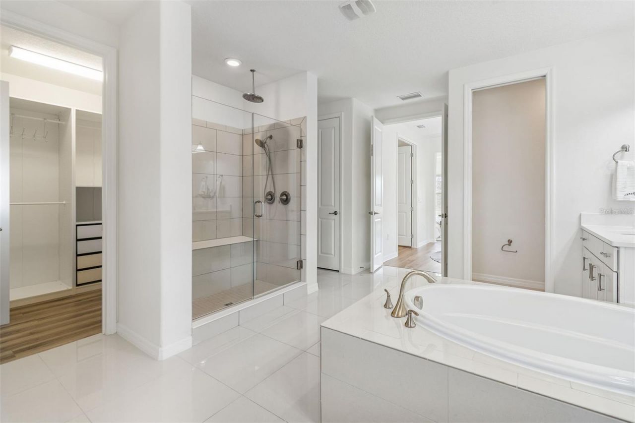 18937 Willowmore Cedar Drive, Lutz, FL 33558 Photo