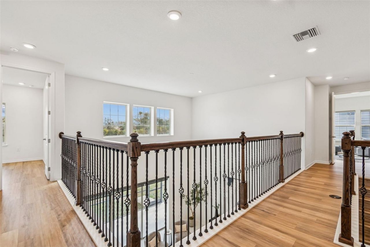 18937 Willowmore Cedar Drive, Lutz, FL 33558 Photo