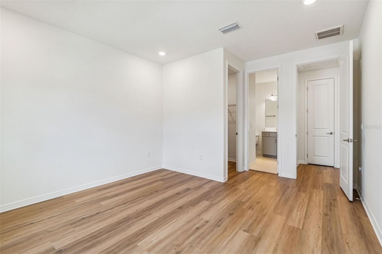 18937 Willowmore Cedar Drive, Lutz, FL 33558 Photo