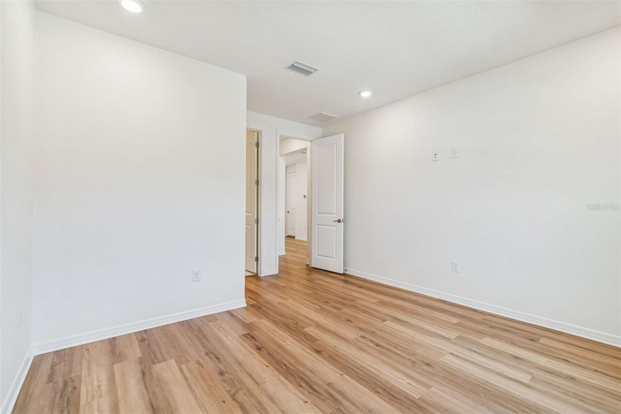 18937 Willowmore Cedar Drive, Lutz, FL 33558 Photo