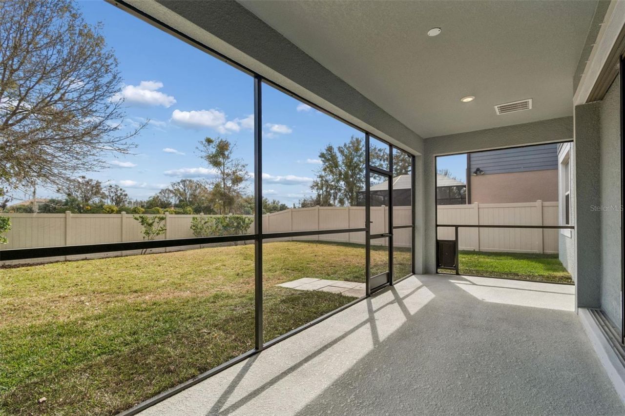 18937 Willowmore Cedar Drive, Lutz, FL 33558 Photo