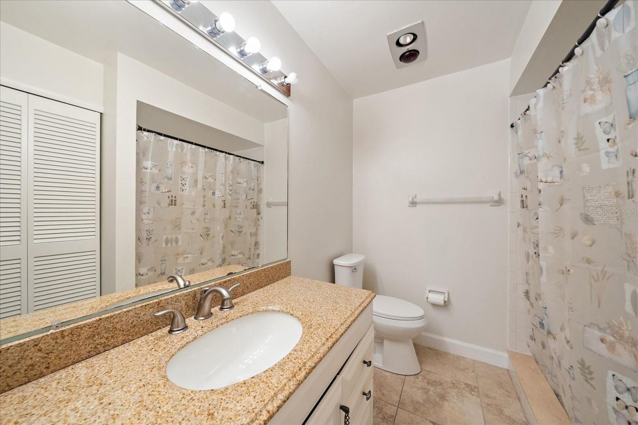 5654 Gardens Drive, Sarasota, FL 34243 Photo