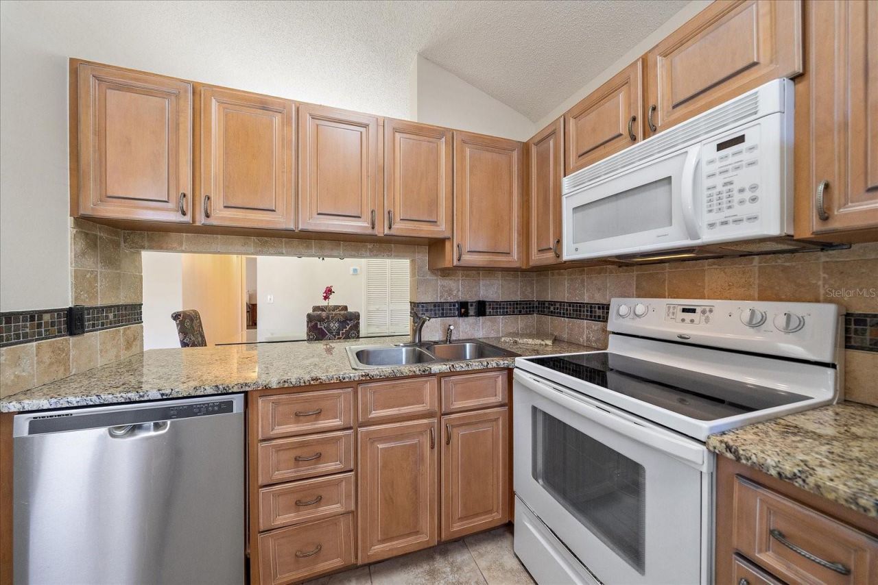 5654 Gardens Drive, Sarasota, FL 34243 Photo