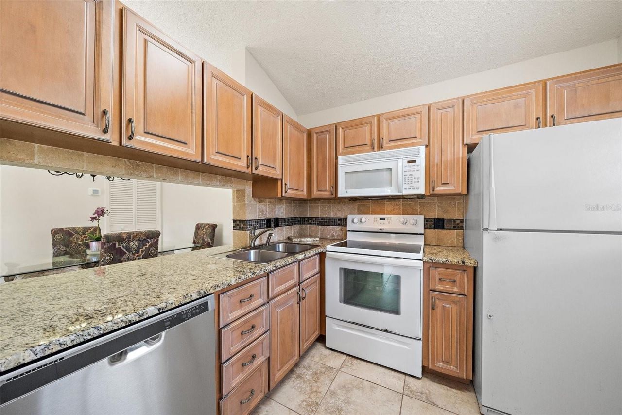5654 Gardens Drive, Sarasota, FL 34243 Photo