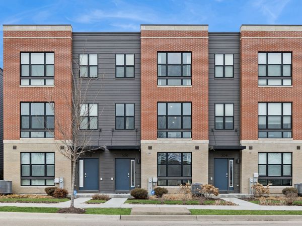 306 Summit Circle, Lombard, IL 60148