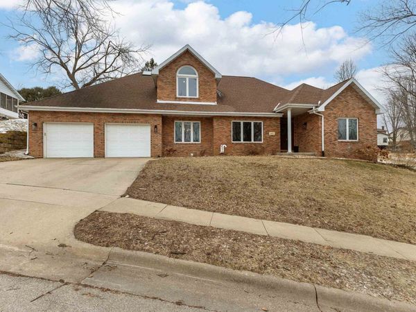 847 Spires Drive, Dubuque, IA 52001