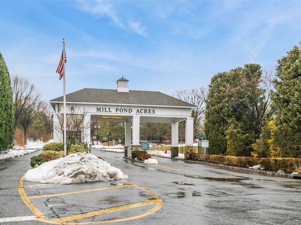 92 Pond View, Port Washington, NY 11050