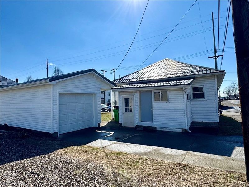 222 Sycamore Street, Coshocton, OH 43812 Photo 3