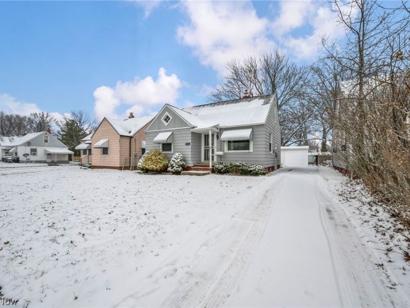 515 E 250th Street, Euclid, OH 44132 Photo 2