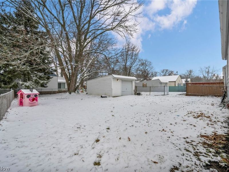 515 E 250th Street, Euclid, OH 44132 Photo 5