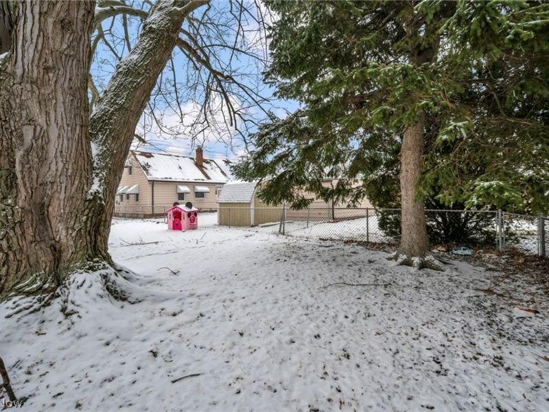 515 E 250th Street, Euclid, OH 44132 Photo 6