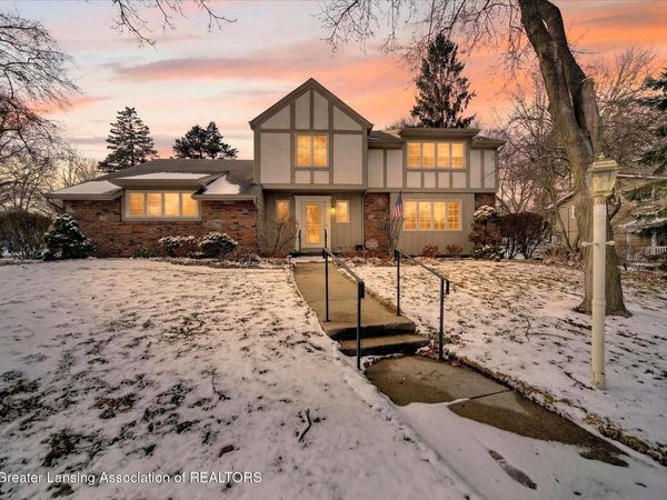 3781 Sandlewood Drive, Okemos, MI 48864