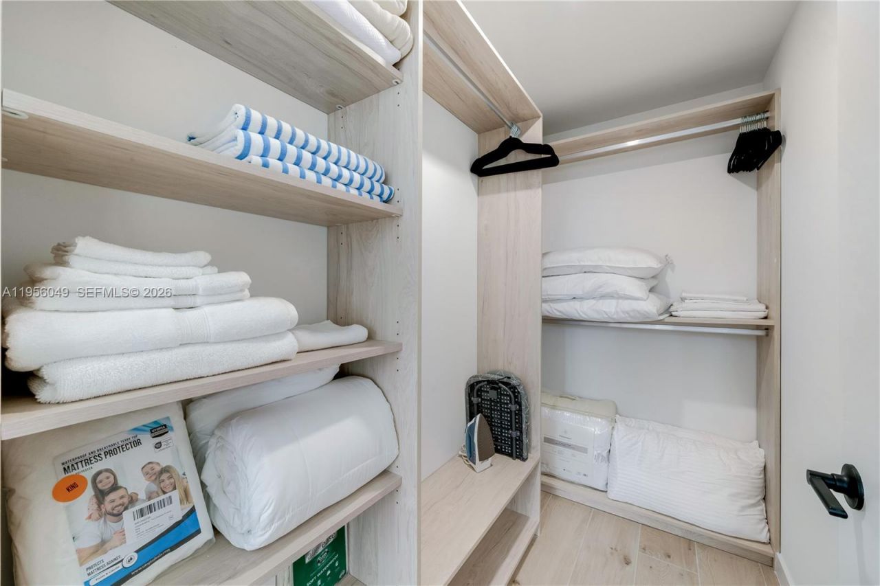 225 N Miami Ave , Unit 1707, Miami, FL 33128 Photo