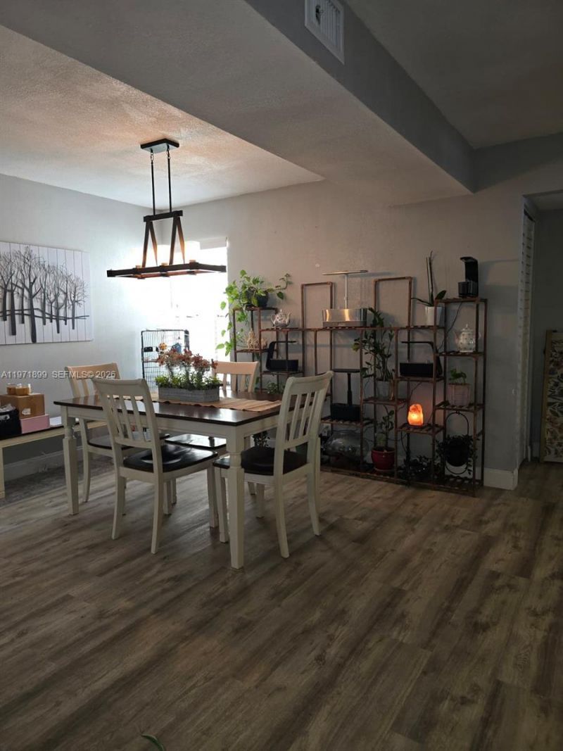 10441 Mahogany Key Cir, Unit 102, Miami, FL 33196 Photo