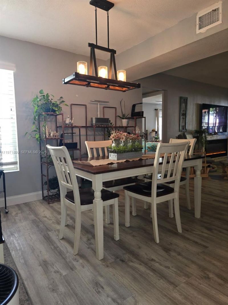 10441 Mahogany Key Cir, Unit 102, Miami, FL 33196 Photo