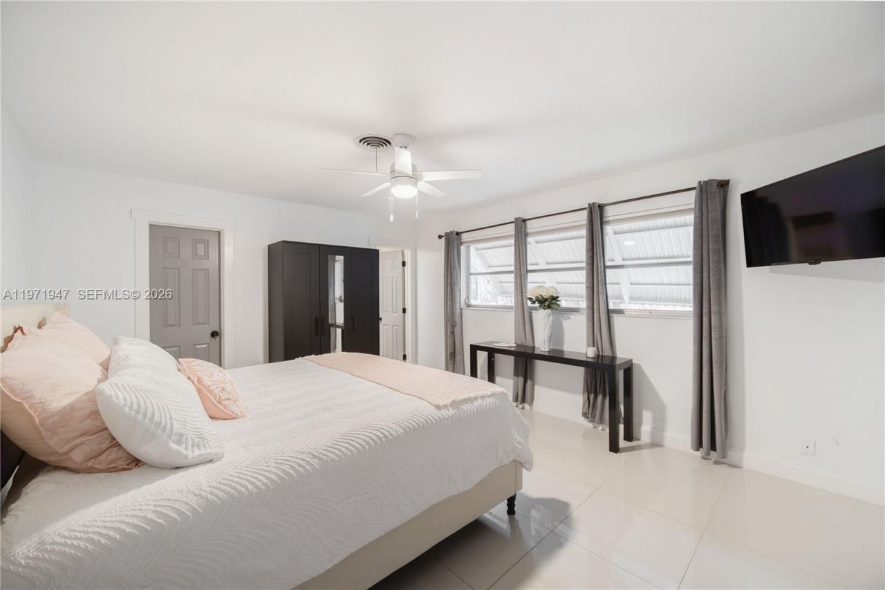 2121 NE 62nd St , Fort Lauderdale, FL 33308 Photo