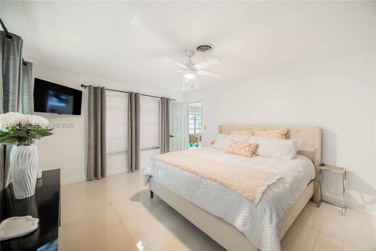 2121 NE 62nd St , Fort Lauderdale, FL 33308 Photo