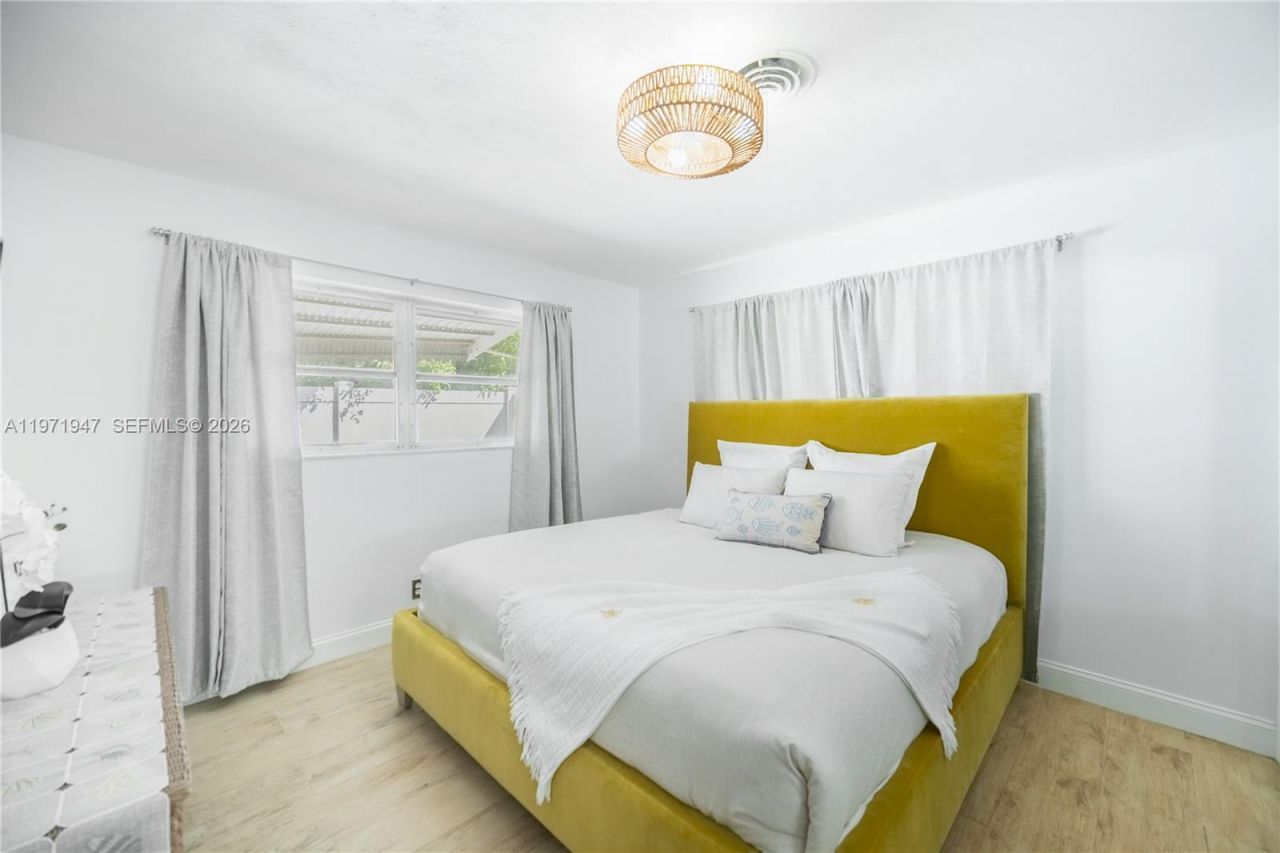 2121 NE 62nd St , Fort Lauderdale, FL 33308 Photo