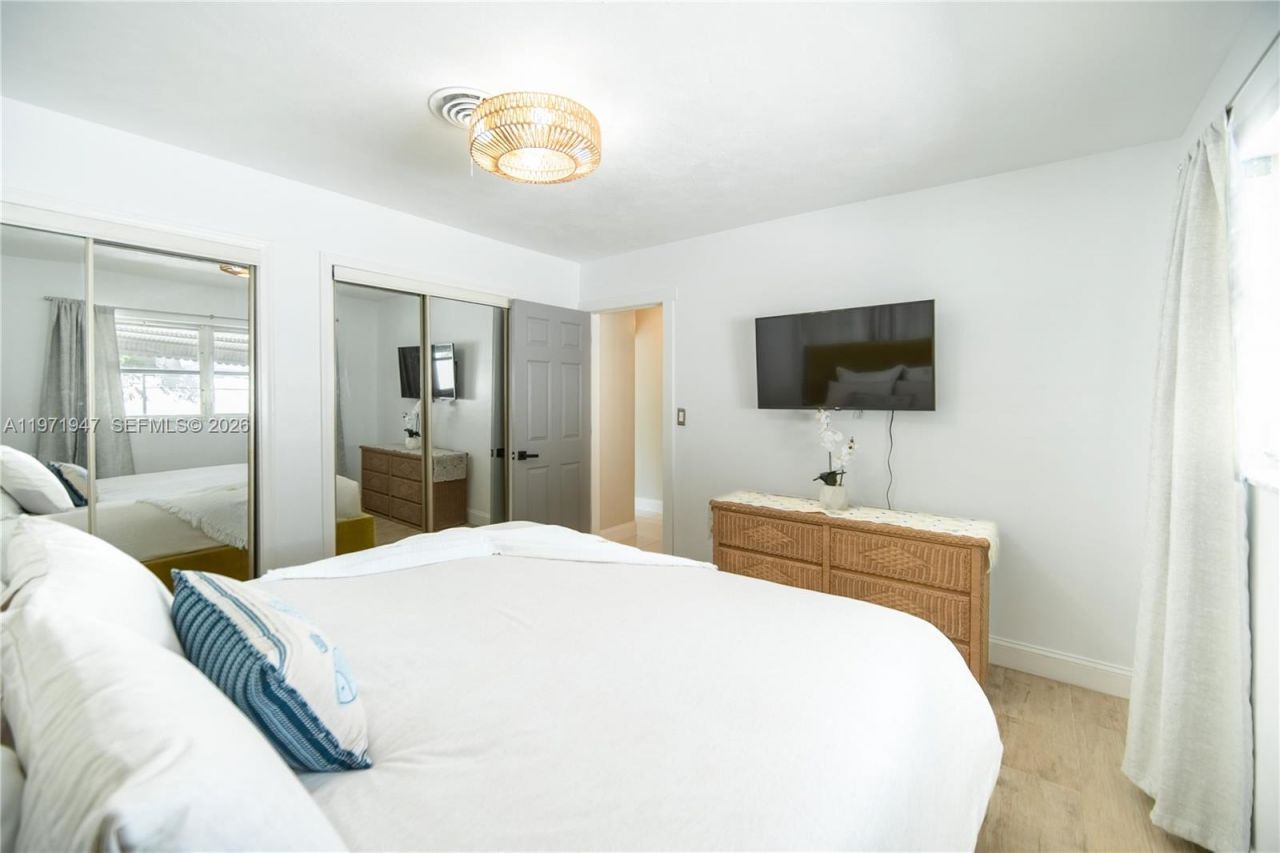 2121 NE 62nd St , Fort Lauderdale, FL 33308 Photo