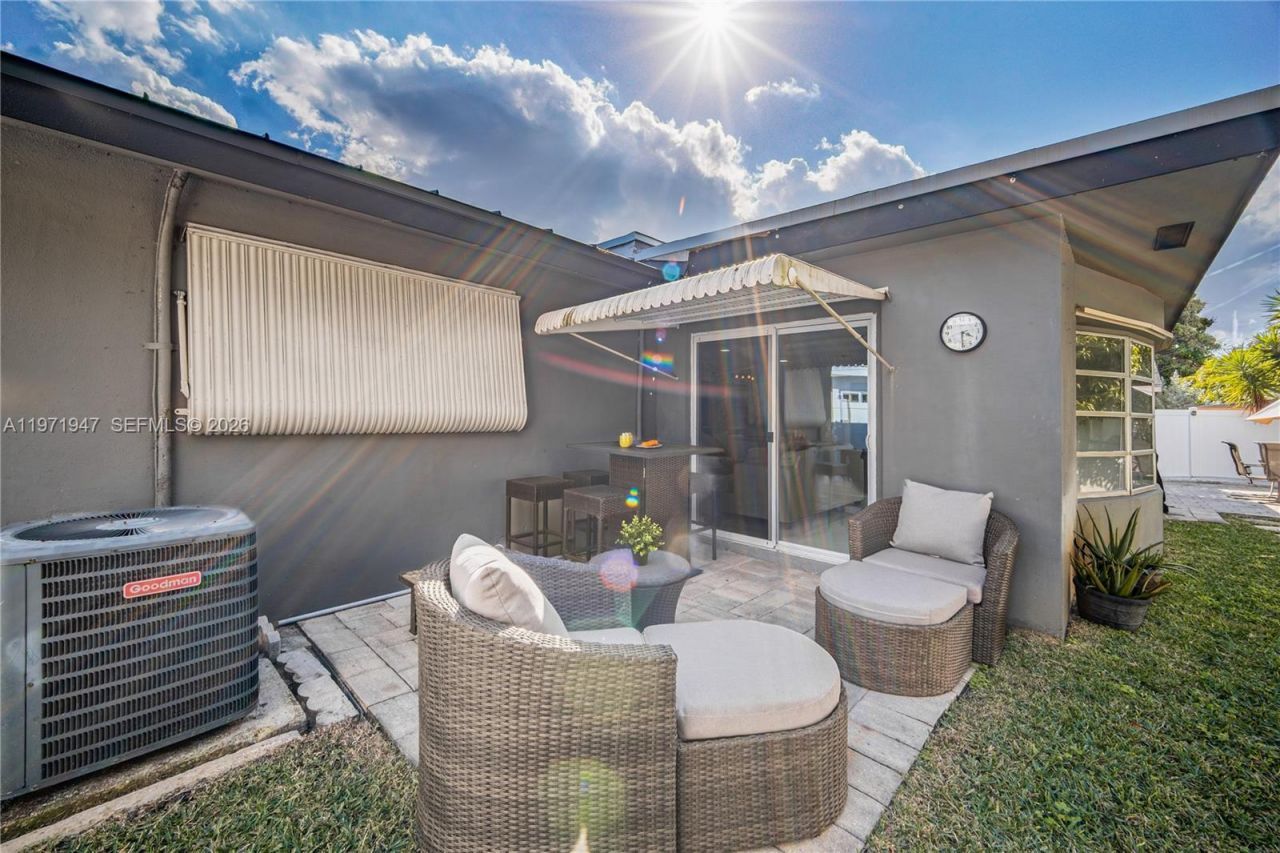 2121 NE 62nd St , Fort Lauderdale, FL 33308 Photo