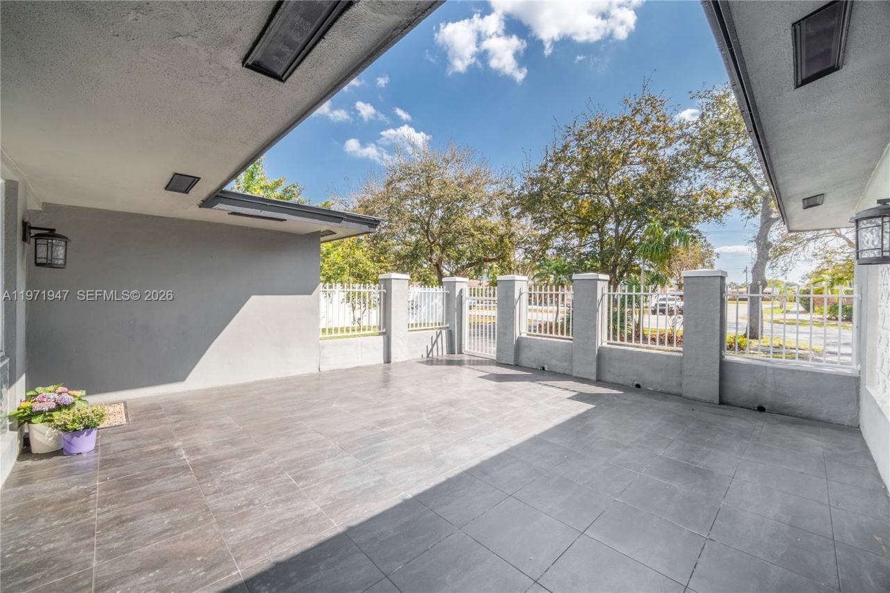 2121 NE 62nd St , Fort Lauderdale, FL 33308 Photo