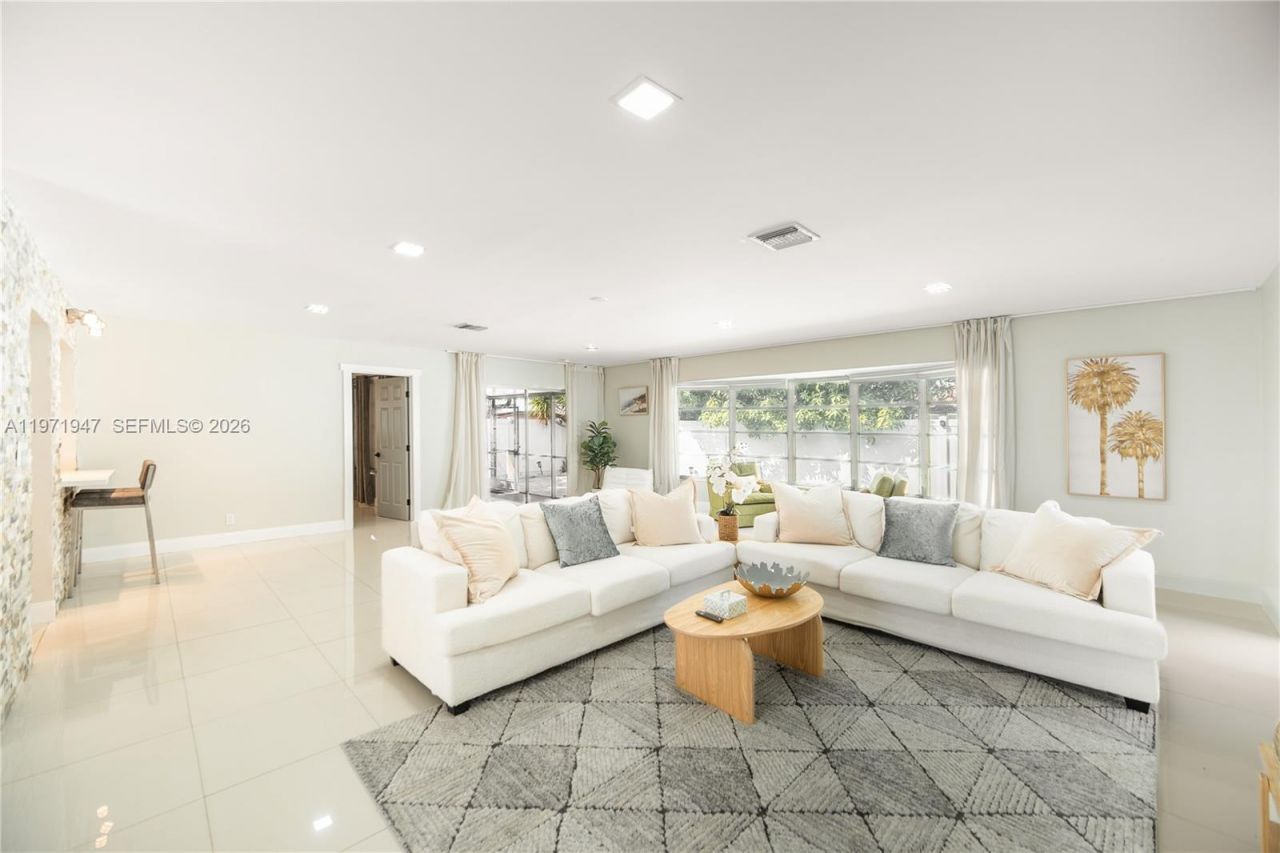 2121 NE 62nd St , Fort Lauderdale, FL 33308 Photo