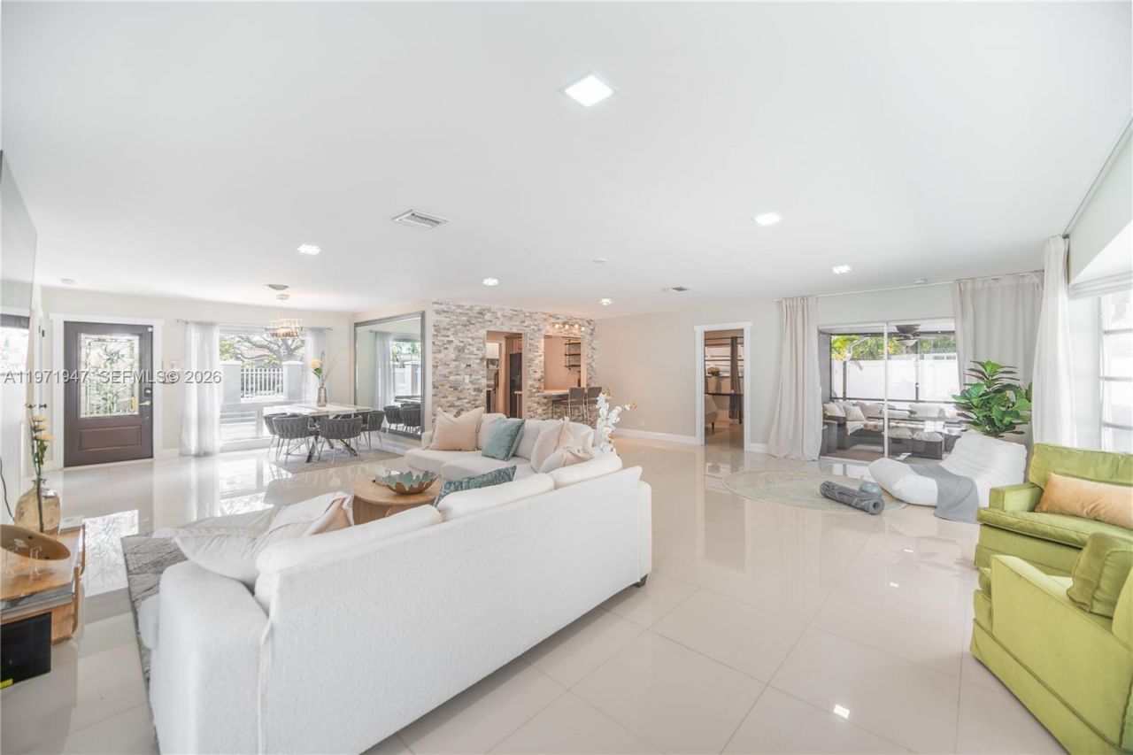 2121 NE 62nd St , Fort Lauderdale, FL 33308 Photo