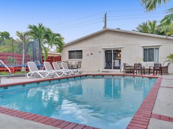 208 SW 2nd Ave , Hallandale Beach, FL 33009