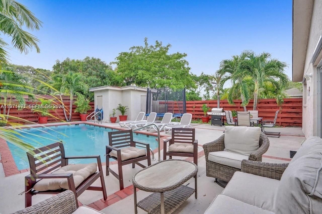 208 SW 2nd Ave , Hallandale Beach, FL 33009 Photo