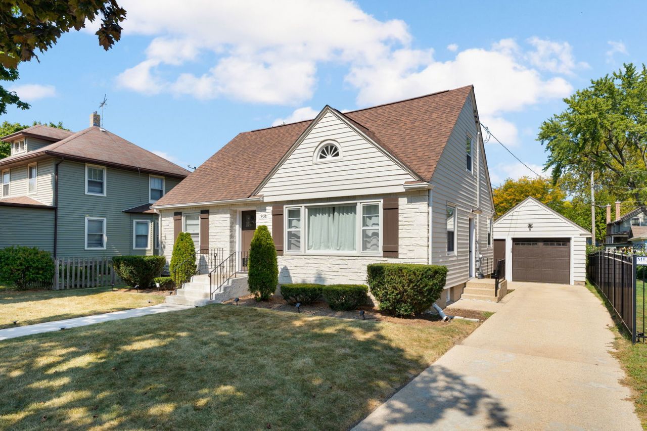 706 Geneva Street, West Dundee, IL 60118 Main Photo