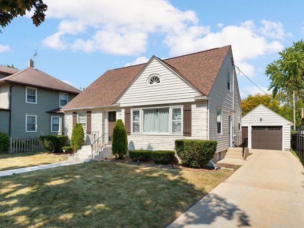 706 Geneva Street, West Dundee, IL 60118