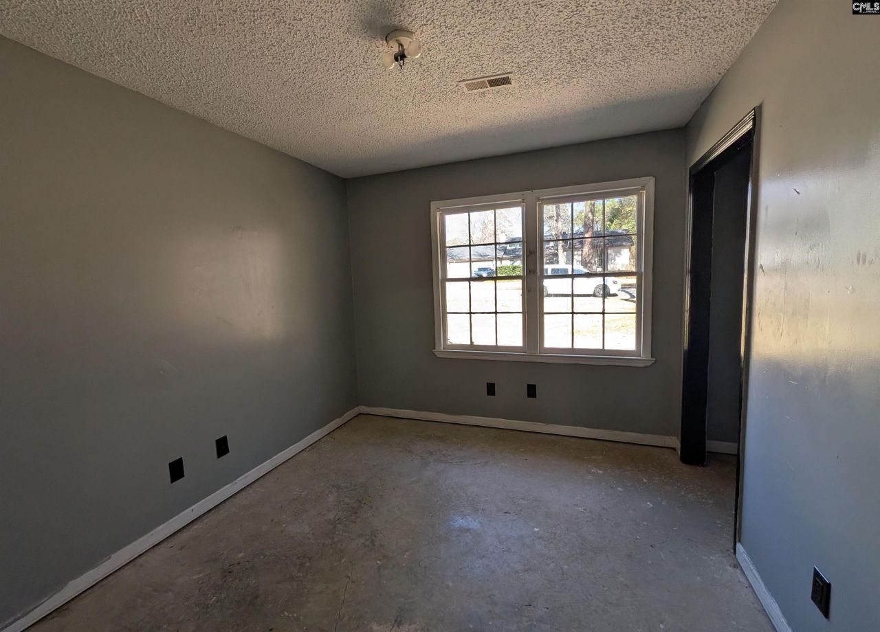 679 N Royal Tower Drive  Photo 4