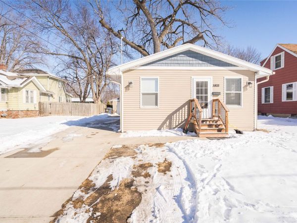 3803 Bowdoin Street, Des Moines, IA 50313
