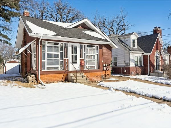 2833 School Street, Des Moines, IA 50311