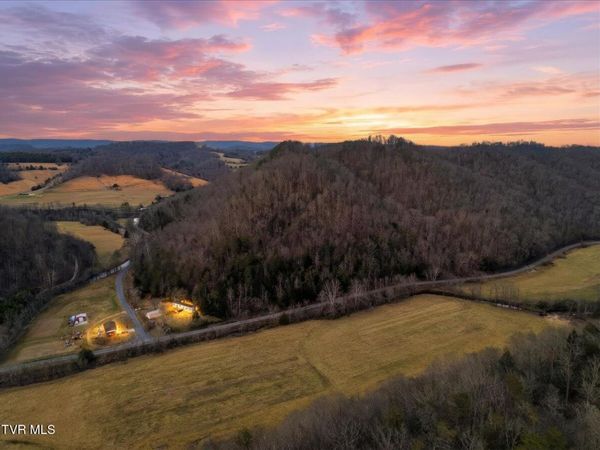 118 Providence Road, Thorn Hill, TN 37881