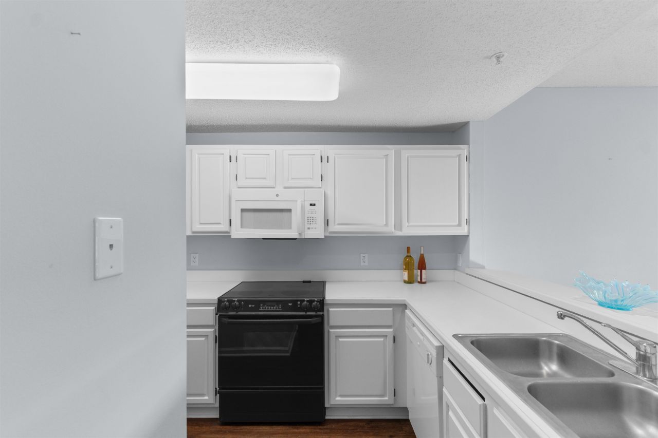 1550 Spinnaker Dr.  Photo 5