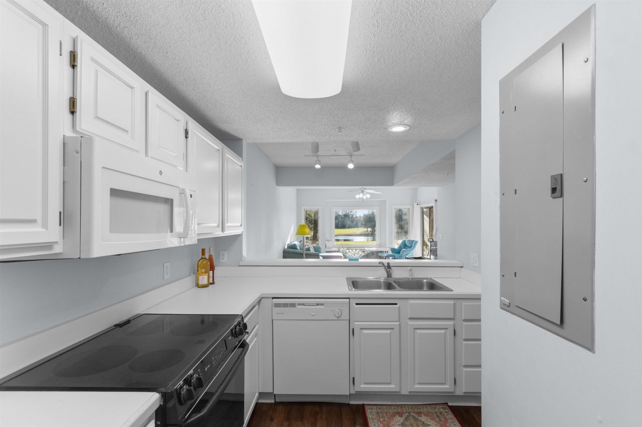 1550 Spinnaker Dr.  Photo 7