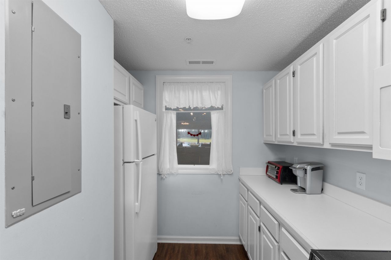 1550 Spinnaker Dr.  Photo 8