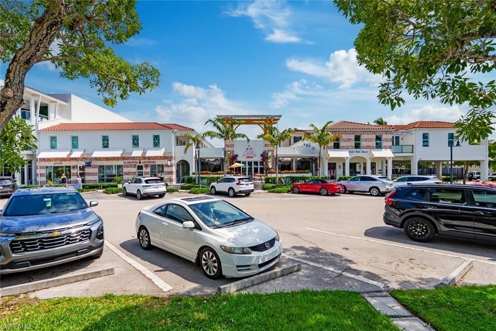 473 12th Ave S, Unit B2, Naples, FL 34102 Photo