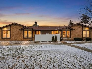 2679 Roundtree Drive, Troy, MI 48083