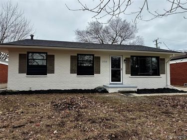 31032 Manhattan Street, St. Clair Shores, MI 48082