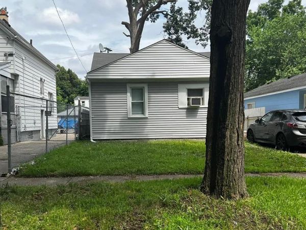 14874 Dolphin Street, Detroit, MI 48223