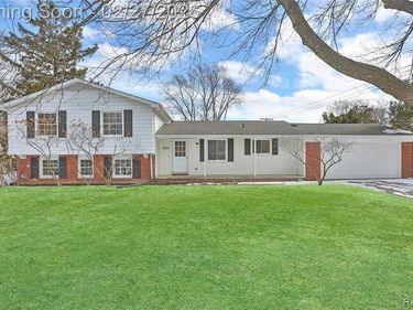 28542 Kendallwood Drive, Farmington Hills, MI 48334