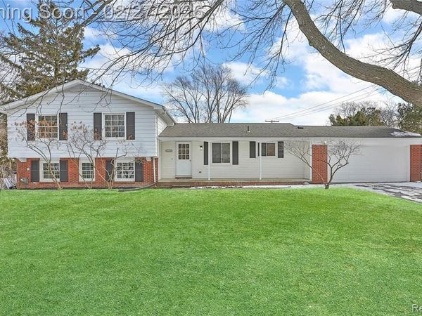 28542 Kendallwood Drive, Farmington Hills, MI 48334