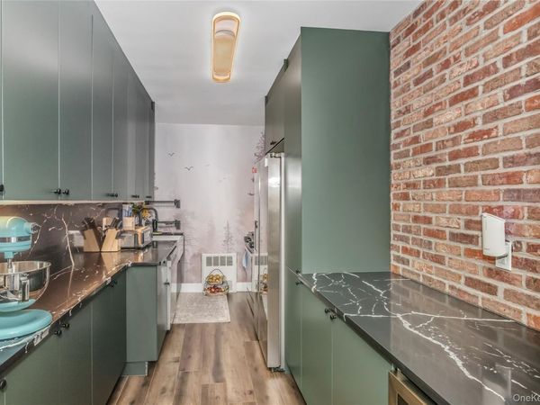 15 Hill Park Avenue, Unit 2L, Great Neck, NY 11021