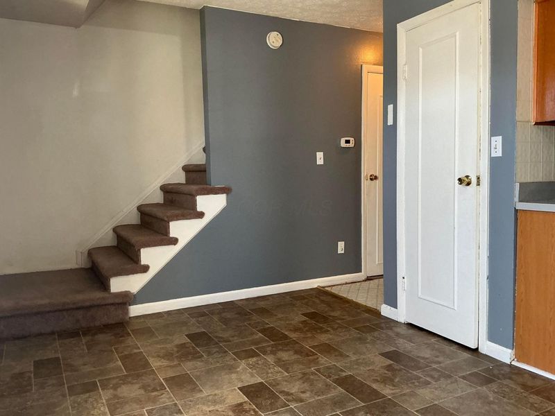 129 Beacon Run W, Unit 21C, Columbus, OH 43228 Photo 2