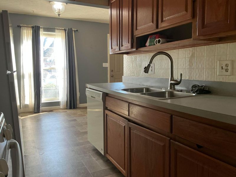 129 Beacon Run W, Unit 21C, Columbus, OH 43228 Photo 5